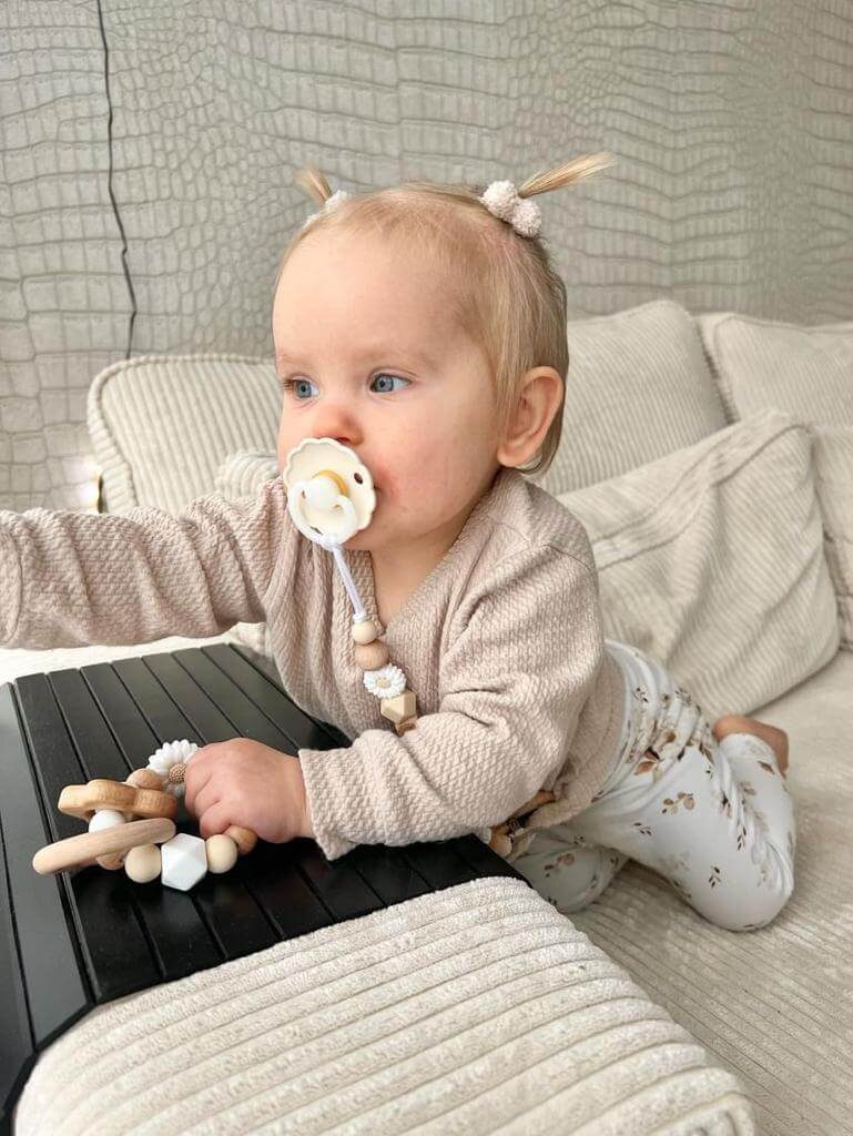 Bijtring met naam ~ Beige Wit