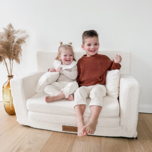 Witte Teddy bank met kinderen erop