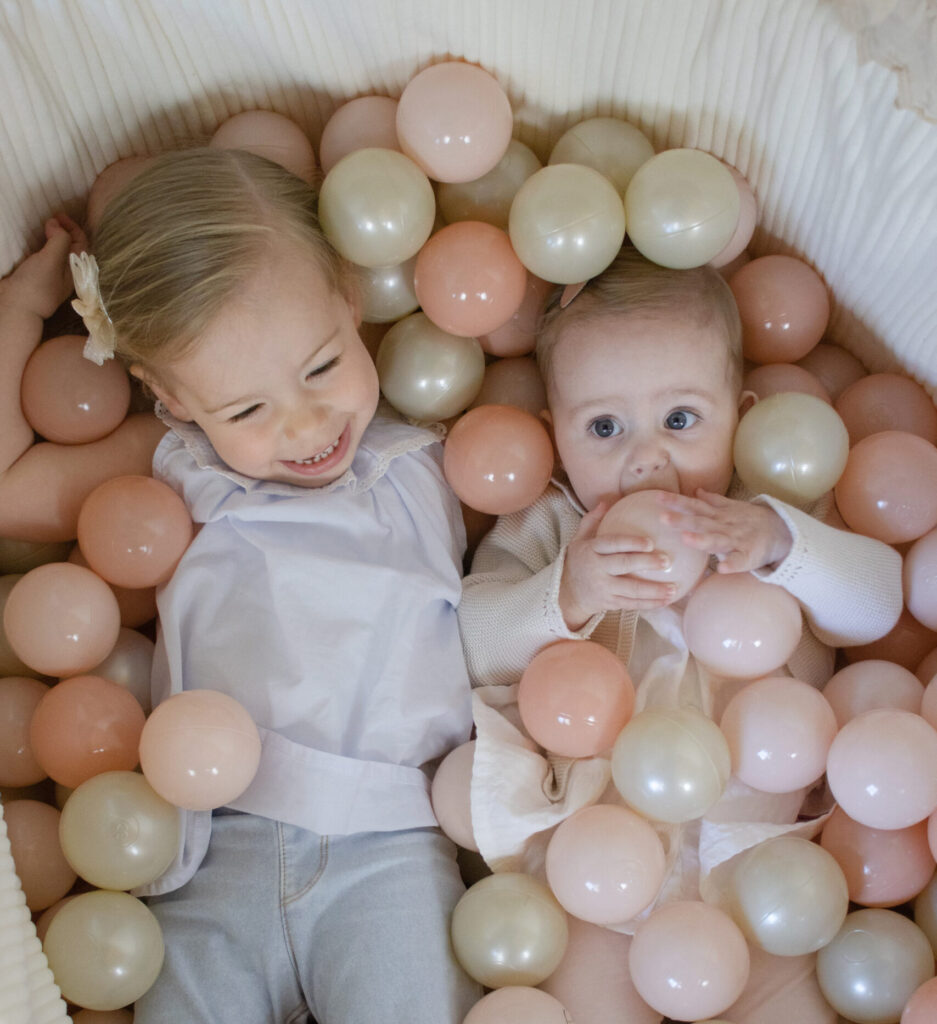 Ballenbak met 2 kinderen