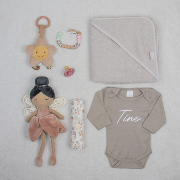 Cadeaupakket groot bloemen, knuffel, badcape, speenkoord, wagenhanger, hydrofieldoek