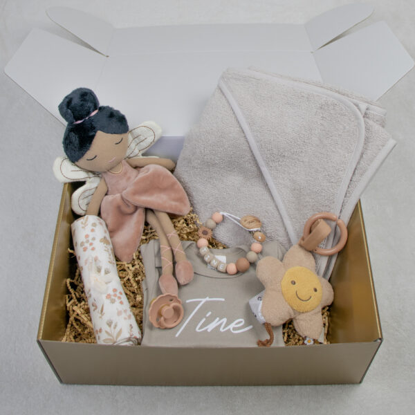 Cadeaupakket groot bloemen, knuffel, badcape, speenkoord, wagenhanger, hydrofieldoek