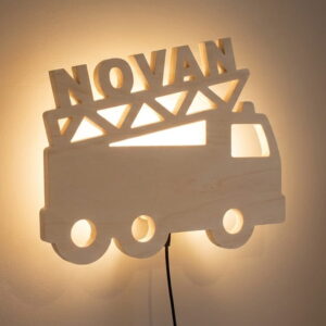 Houten wandlamp brandweerwagen met gepersonaliseerde naam