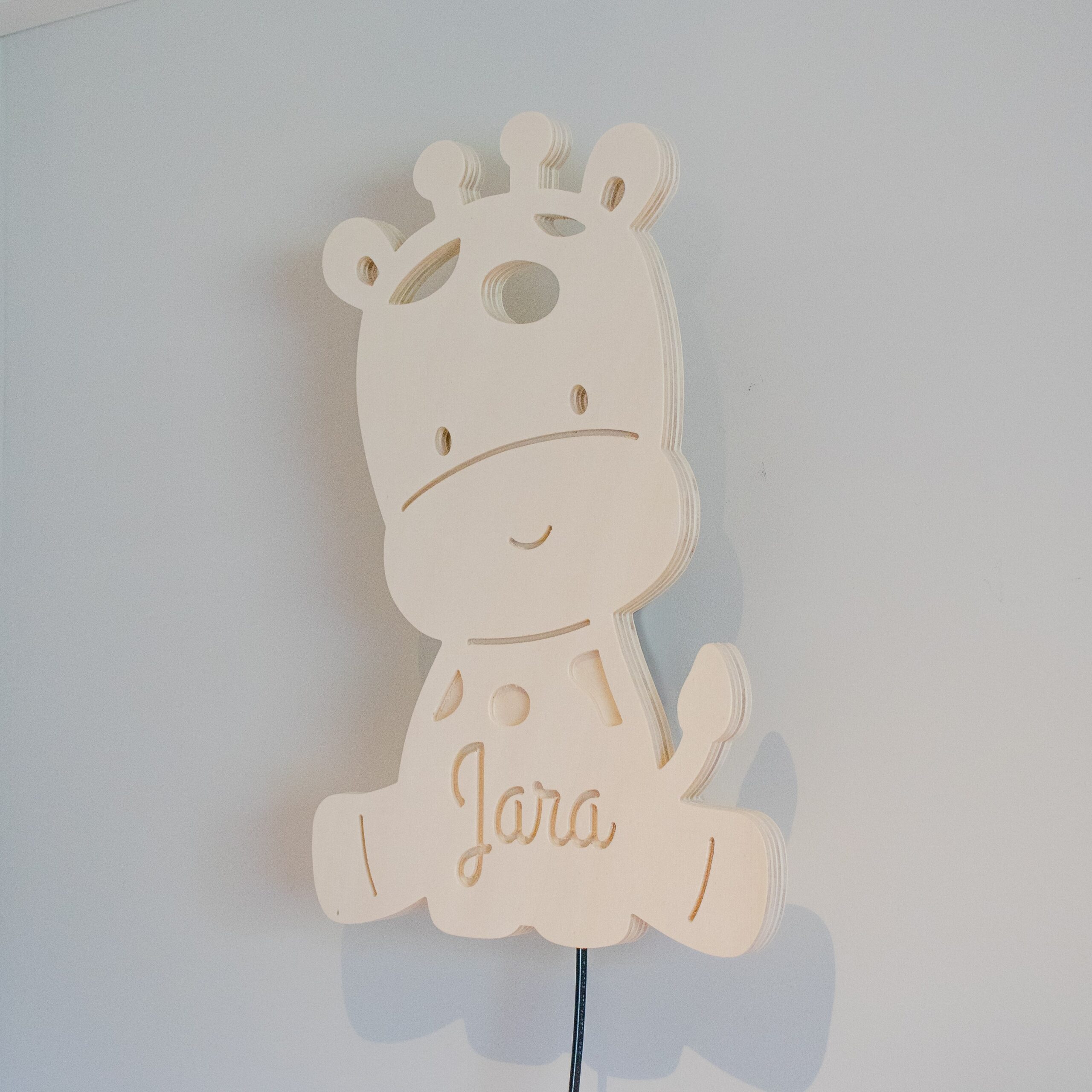 Houten wandlamp giraffe met gepersonaliseerde naam