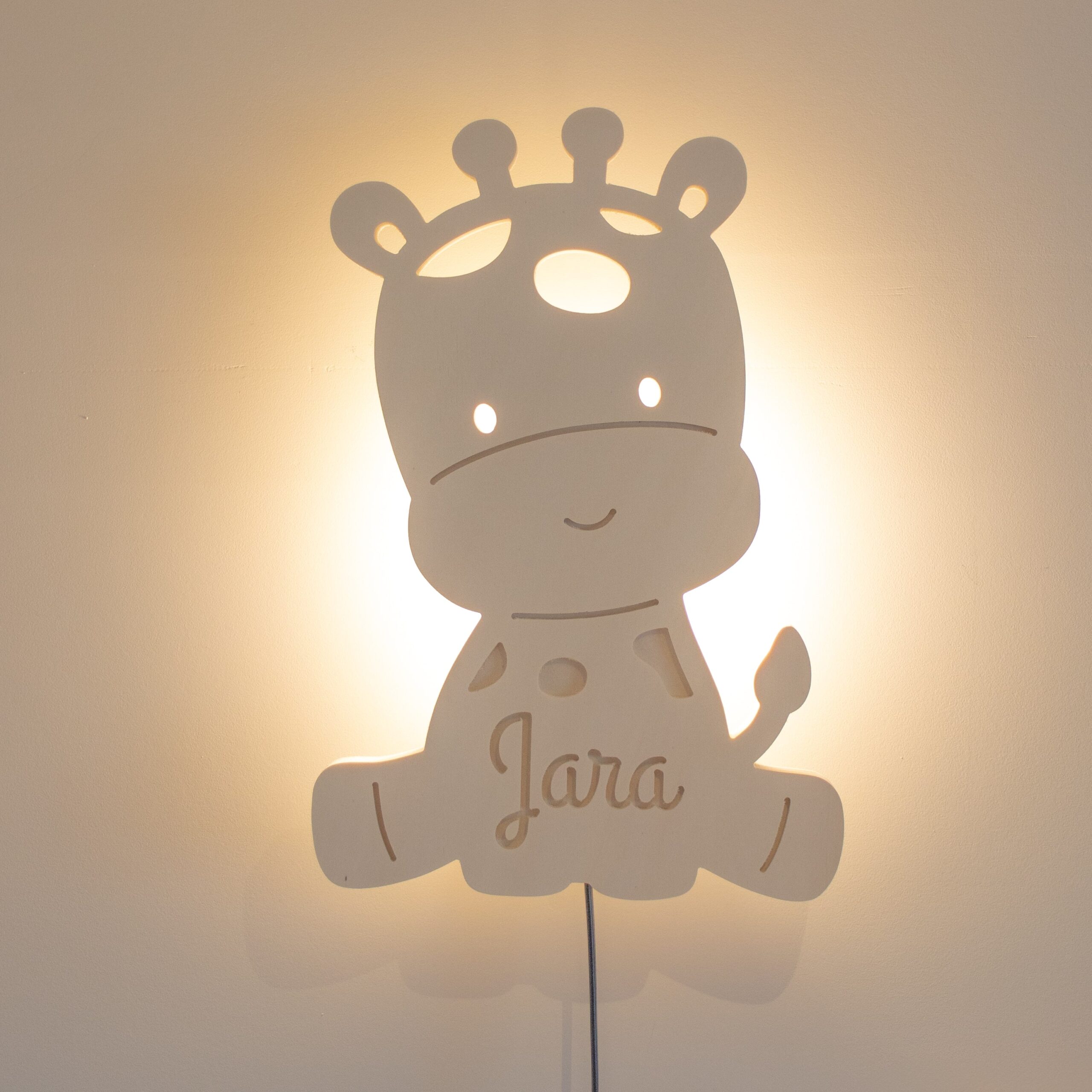 Houten wandlamp giraffe met gepersonaliseerde naam
