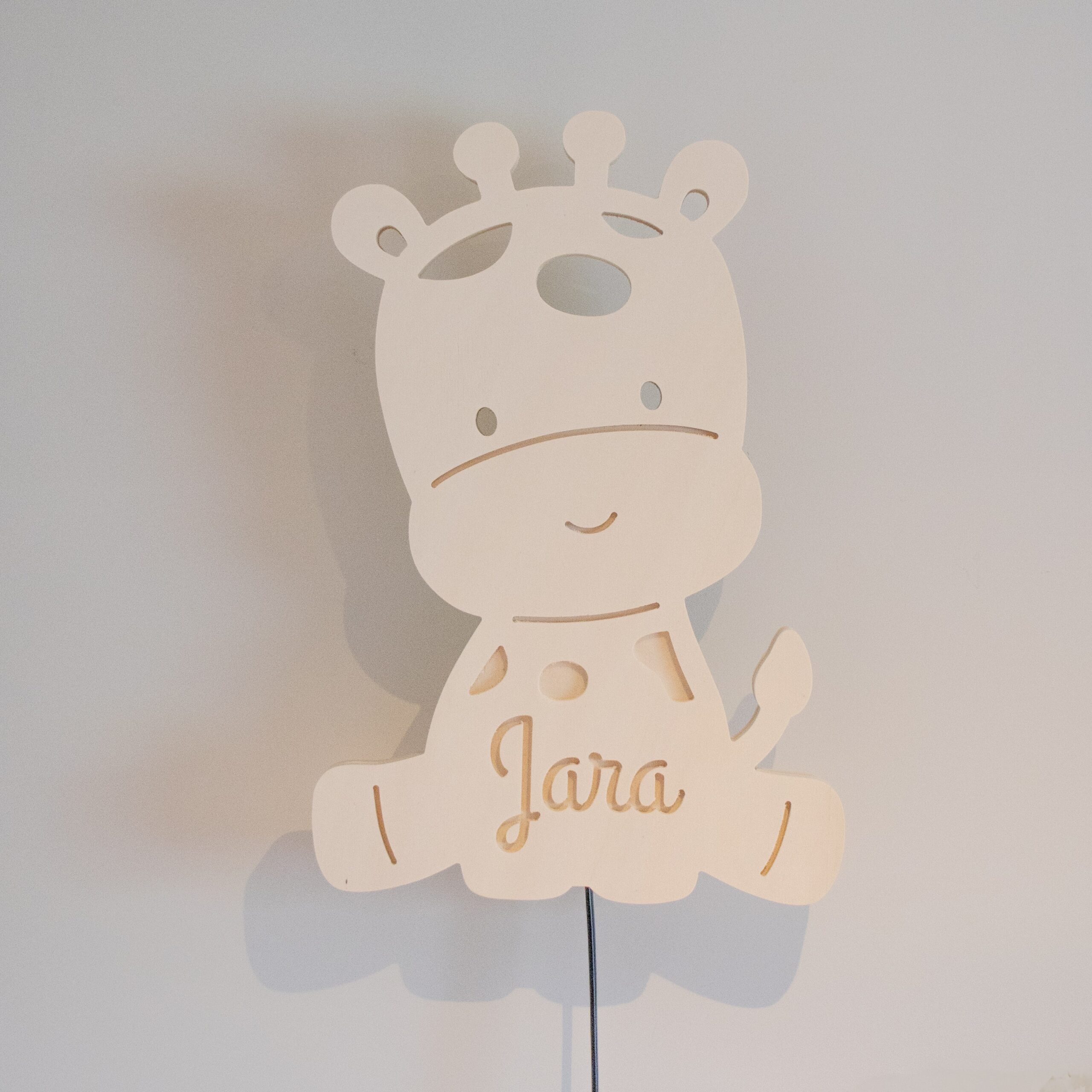 Houten wandlamp giraffe met gepersonaliseerde naam