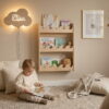 Houtenwandlamp Wolk met naam gepersonaliseerd met naam optie en houten boekenrek met naam