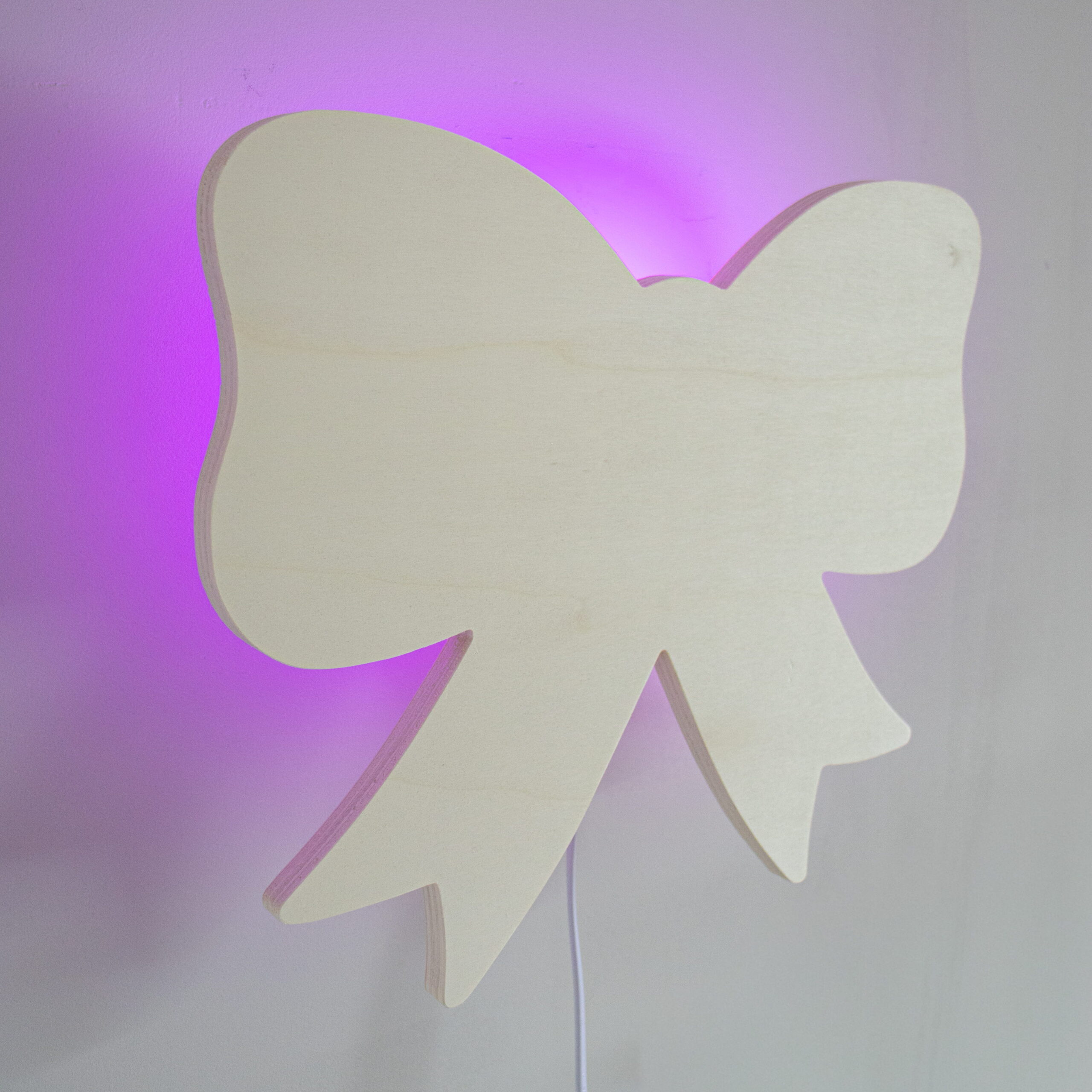 Houten wandlamp met naam strikje te personaliseren met naam